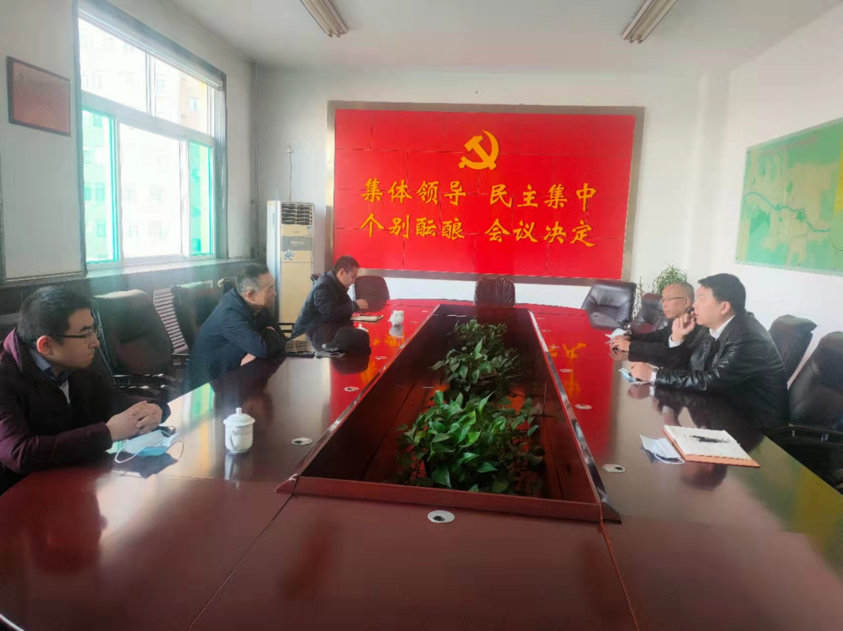 常悟江帶隊(duì)到陽(yáng)泉市公共交通有限責(zé)任公司對(duì)疫情防控措施落實(shí)情況進(jìn)行督導(dǎo)檢查